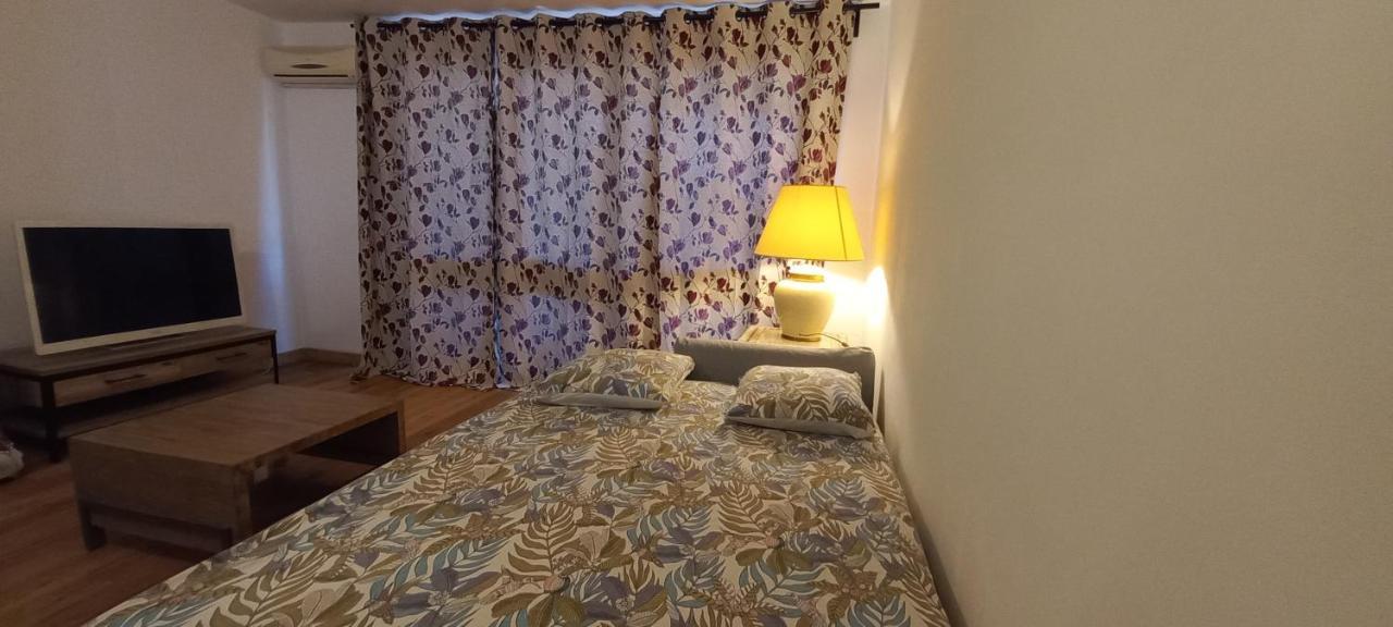 Loft Climatise "La Pinede", 50 M2, Tres Calme, 5 Mn A Pied Des Plages, Lit King Size La Seyne-sur-Mer Buitenkant foto